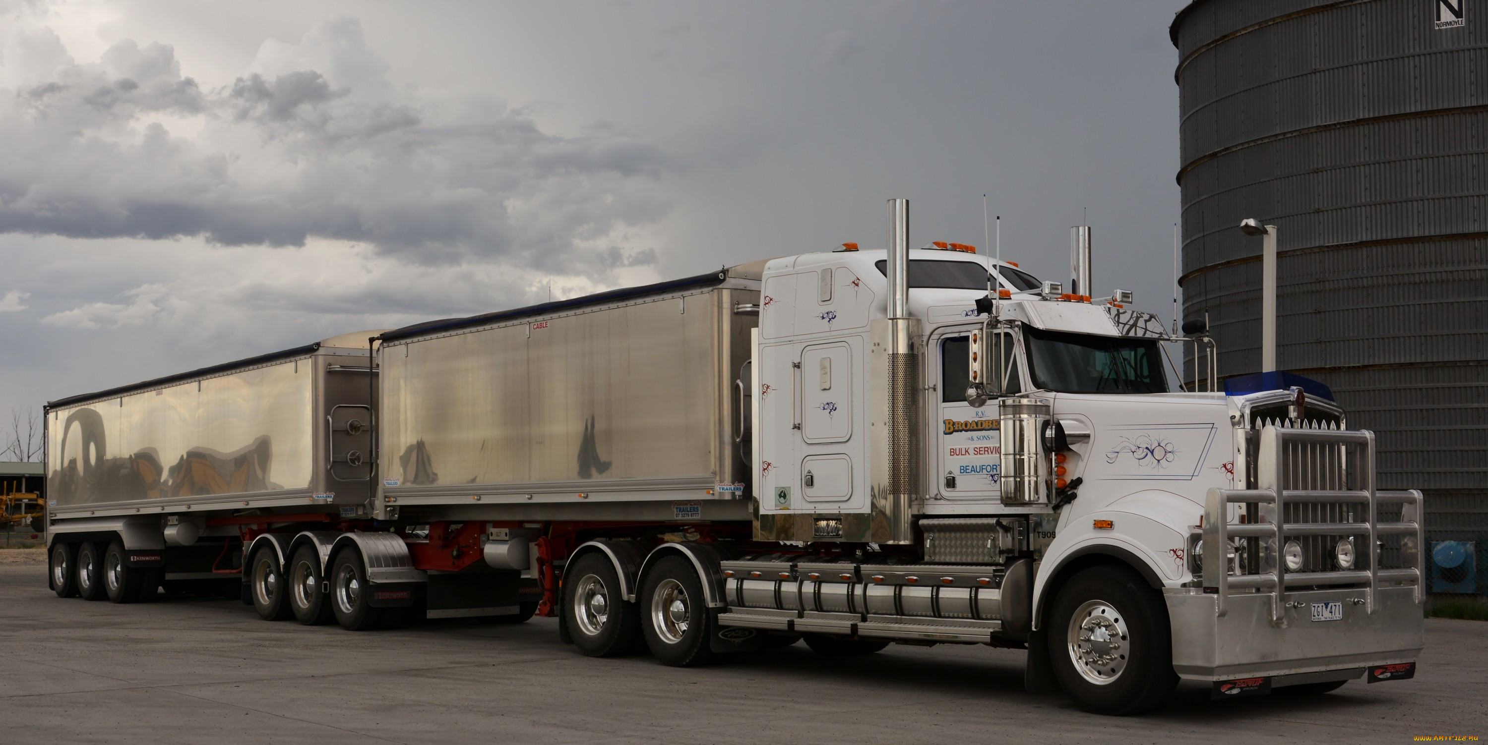 Kenworth t909